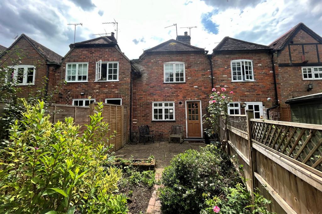 High Street, Amersham, HP7 2 bed terraced house to rent £1,600 pcm (£