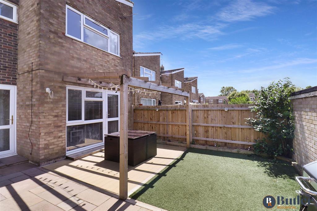 Derby Way, Stevenage 2 bed terraced house £300,000