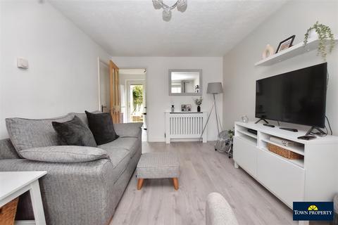 19 Beechfield Close, Stone Cross, Pevensey, BN24 5FH