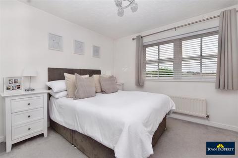 19 Beechfield Close, Stone Cross, Pevensey, BN24 5FH