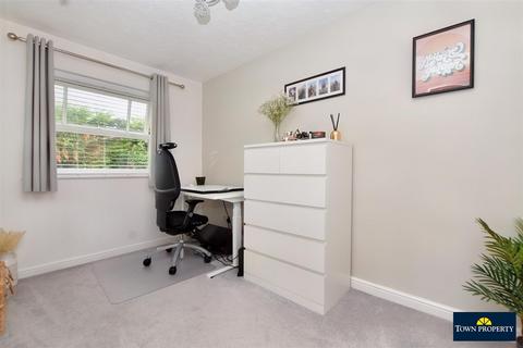 19 Beechfield Close, Stone Cross, Pevensey, BN24 5FH
