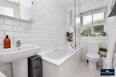 19 Beechfield Close, Stone Cross, Pevensey, BN24 5FH