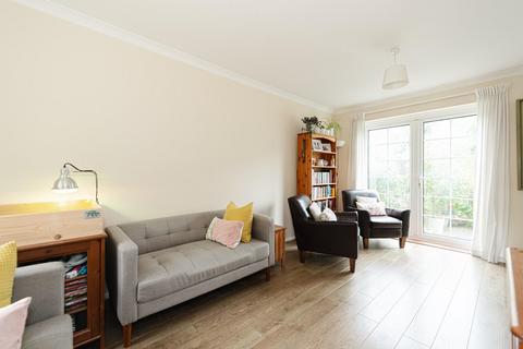 4 Chalk Pit Road, Banstead, SM7 2HY