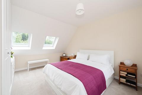 4 Chalk Pit Road, Banstead, SM7 2HY