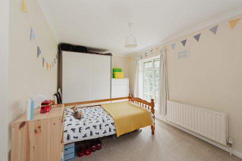 4 Chalk Pit Road, Banstead, SM7 2HY