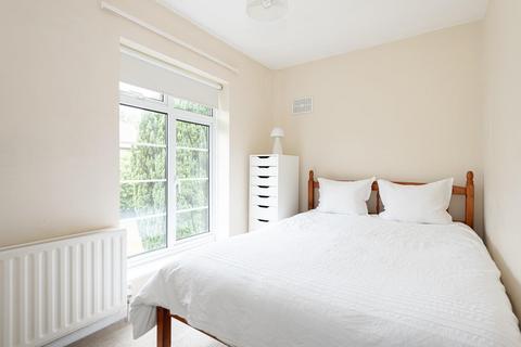 4 Chalk Pit Road, Banstead, SM7 2HY
