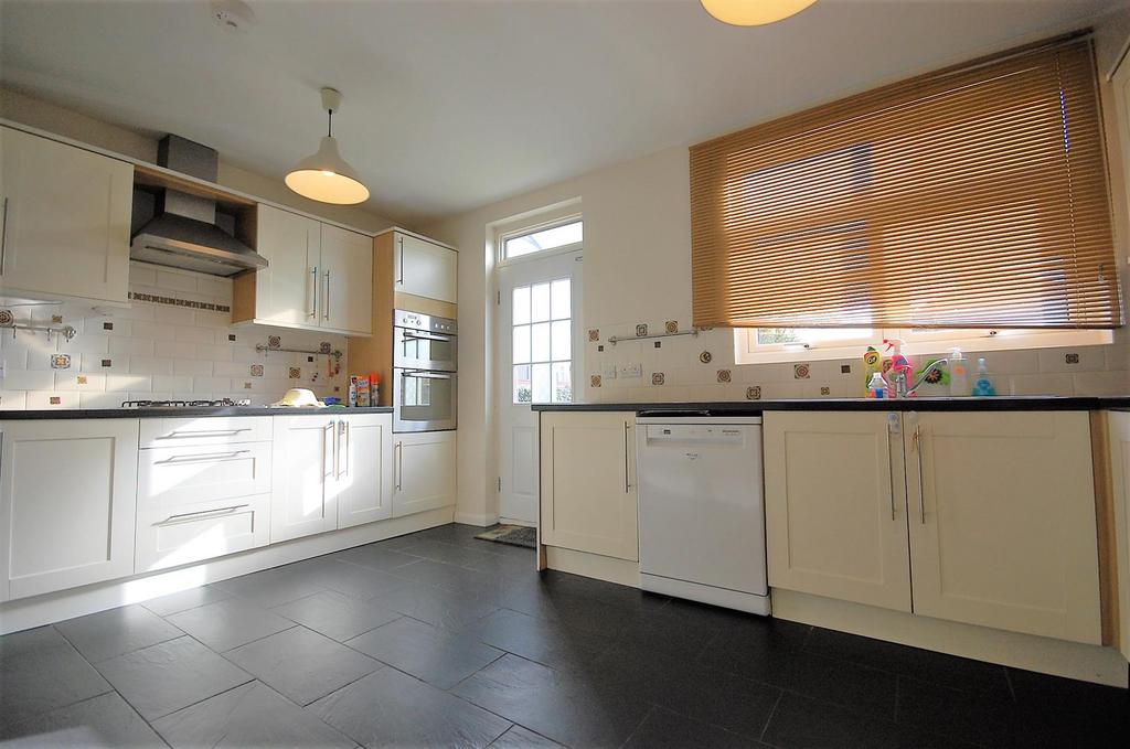 Shenley Avenue, Middlesex HA4 4 bed house £2,400 pcm (£554 pw)