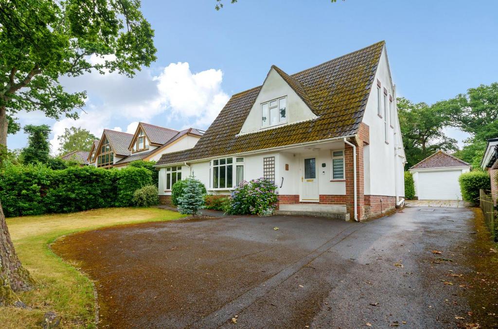 Coultas Road, Hiltingbury, Chandler's Ford 3 bed chalet for sale £795,000