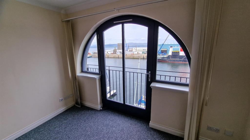 James Watt Way, Greenock PA15 2 bed flat £775 pcm (£179 pw)