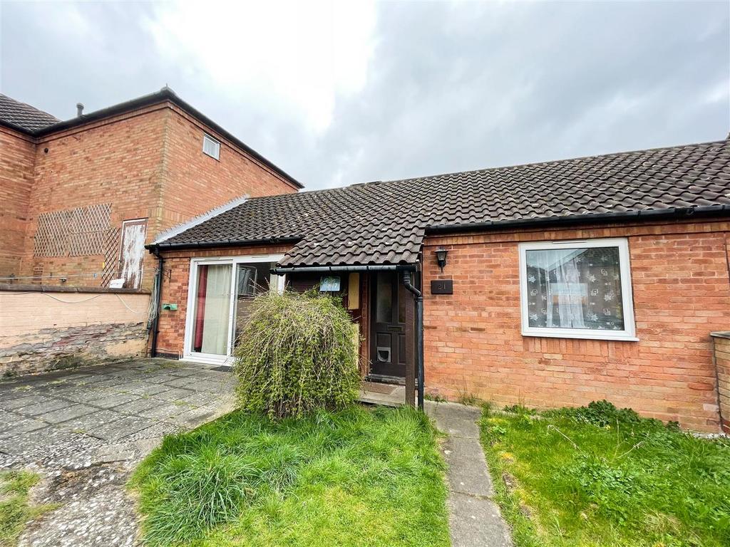 Coopers Mews, Neath Hill, Milton Keynes 2 bed bungalow £950 pcm (£219 pw)