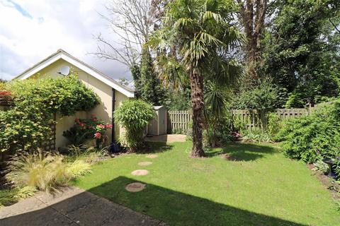 16 Campriano Drive, Warwick, CV34 4NQ