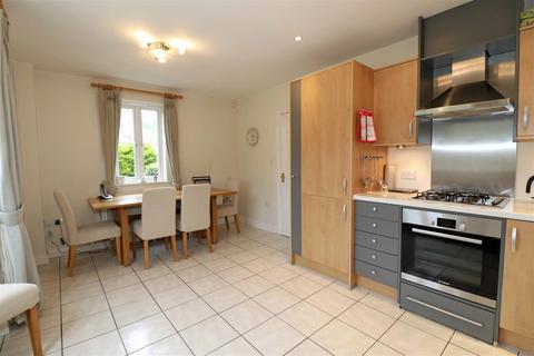 16 Campriano Drive, Warwick, CV34 4NQ