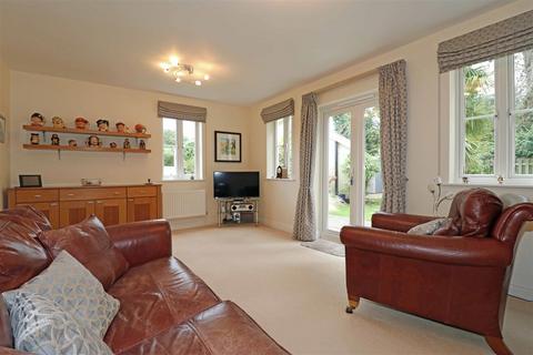 16 Campriano Drive, Warwick, CV34 4NQ