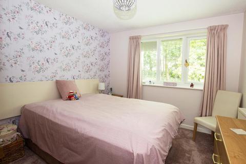 5 Bowling Green Close, Darwen, BB3 2QZ