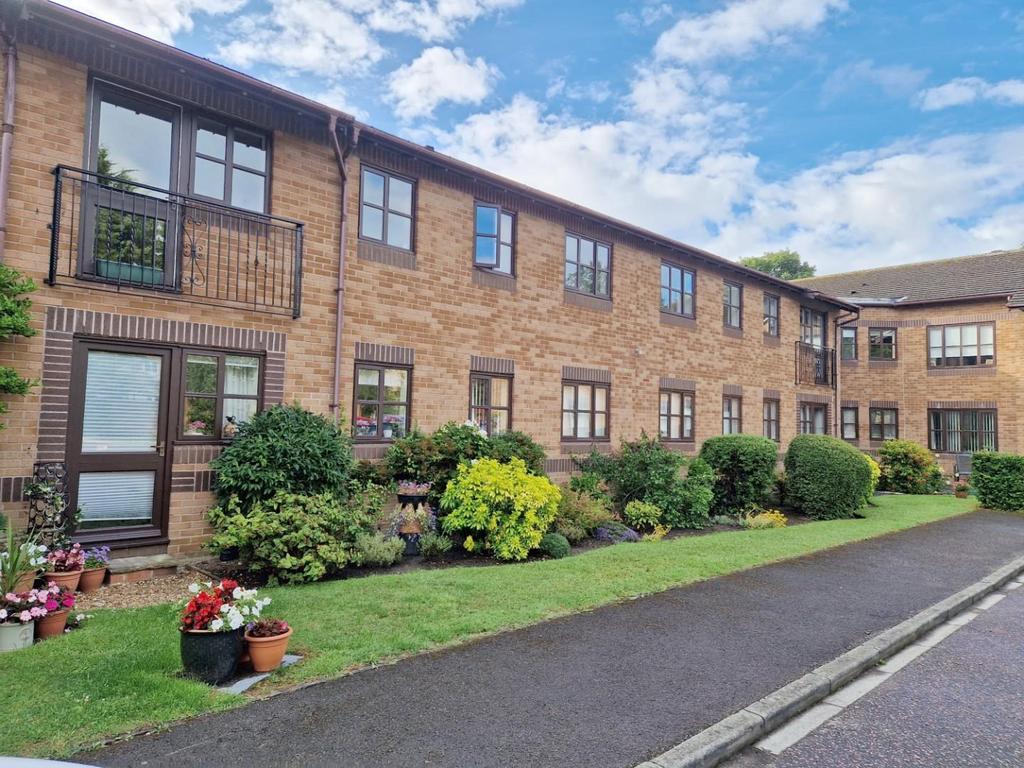 Wedderburn Lodge, Wetherby Road, Harrogate, HG2 7SQ 2 bed flat for sale