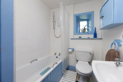 2 bedroom flat for sale, Albert Place, Perth
