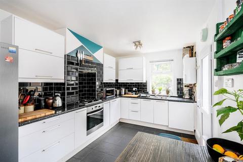 3 Gladding Road, London, E12 5DD