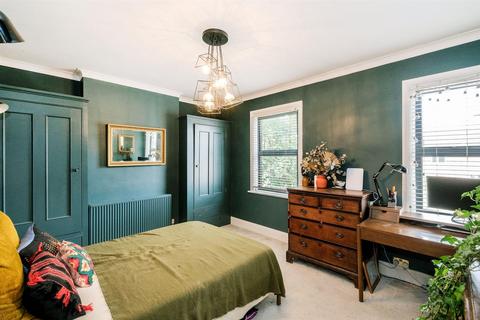 3 Gladding Road, London, E12 5DD