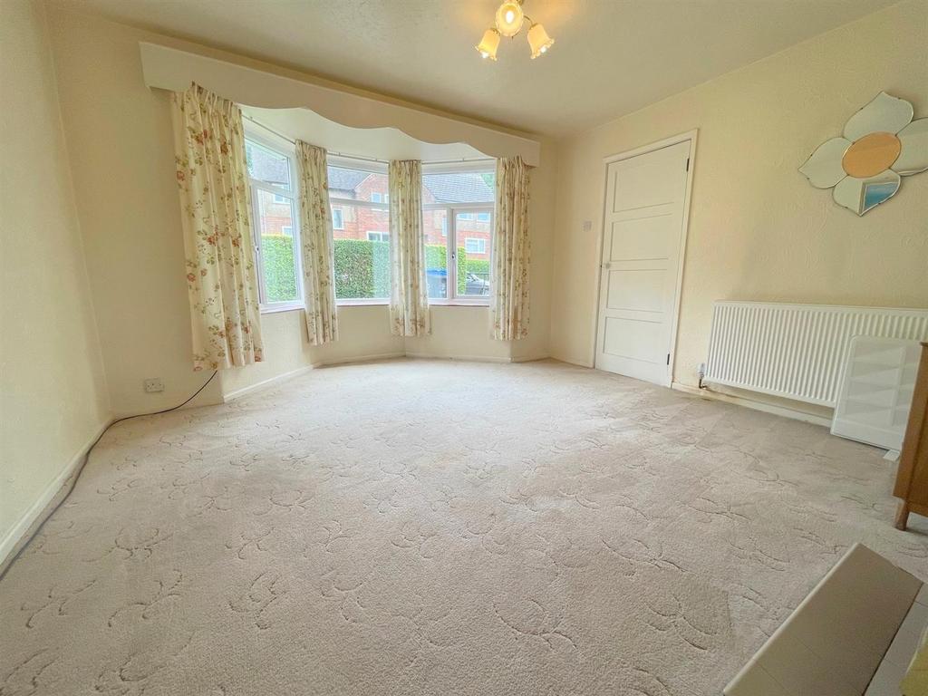 Wardle Crescent, Leek 3 bed semidetached house £185,000