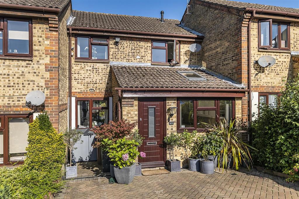 Parthia Close, Tadworth 3 bed terraced house £475,000