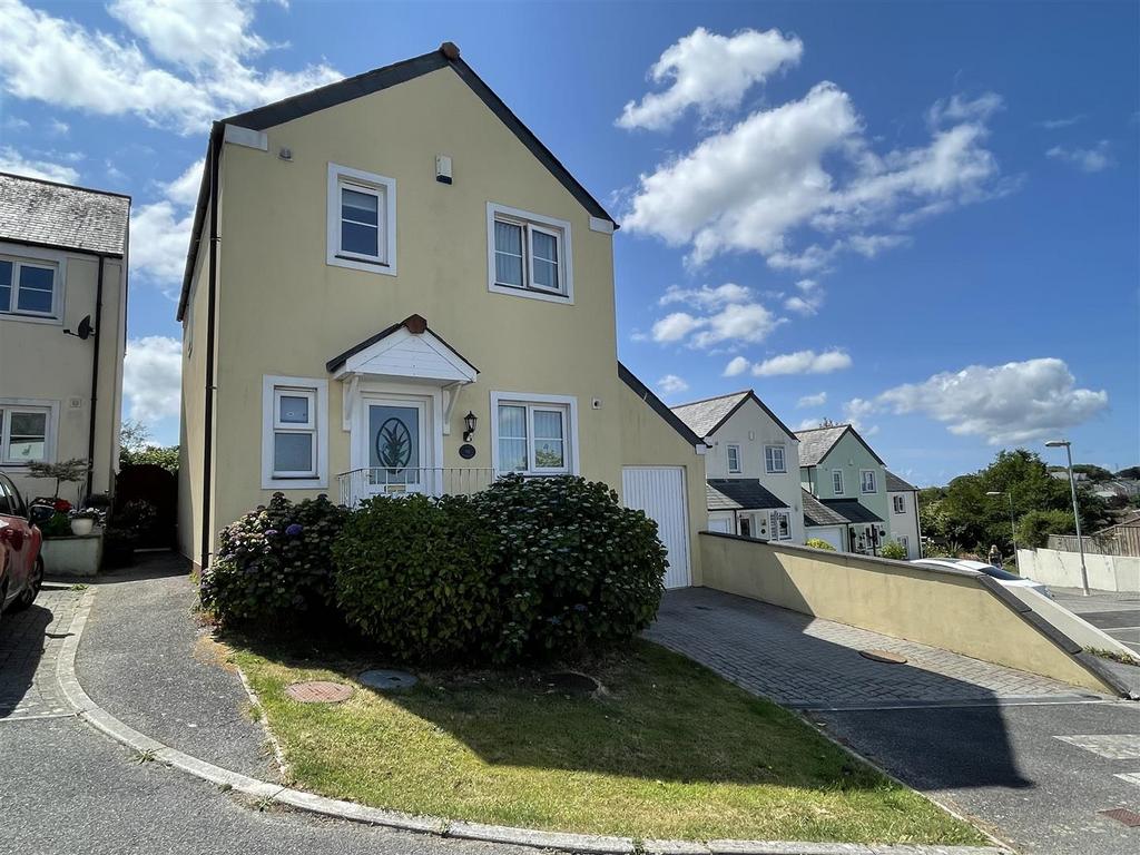 Dukes Court, Roche, St. Austell 3 bed detached house for sale £285,000