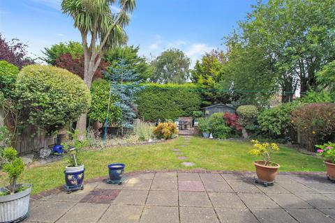 120 Meadow Walk, Epsom, KT19 0BA