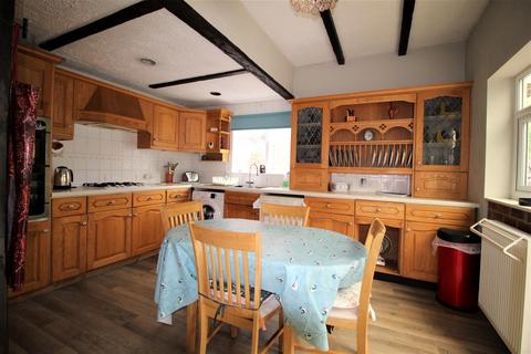 120 Meadow Walk, Epsom, KT19 0BA