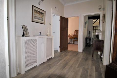 120 Meadow Walk, Epsom, KT19 0BA