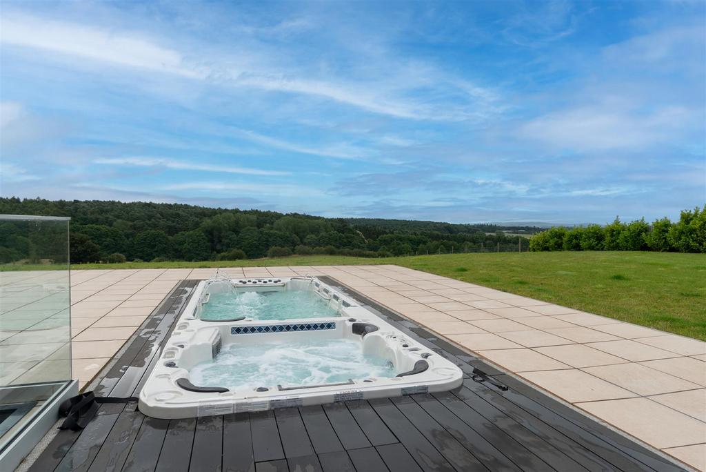 Resistance pool with views