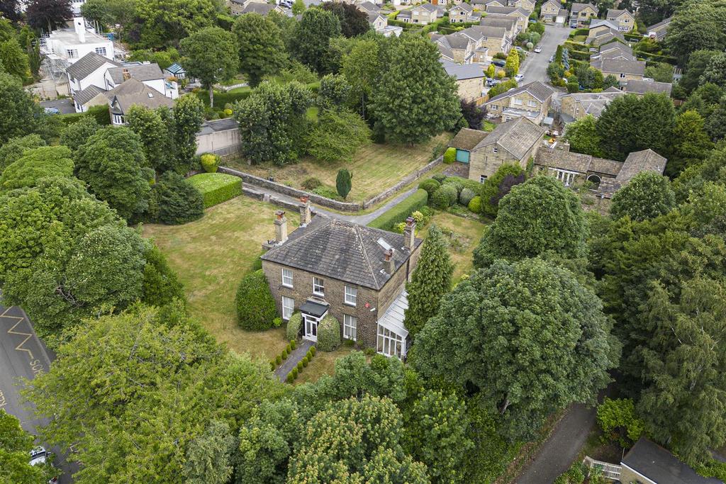 Lightridge Road, Fixby, Huddersfield 4 bed detached house for sale £