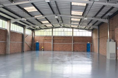 Industrial unit to rent - Springfield Estate, Oldbury B69