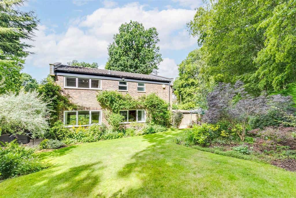 Hangmans Lane, Welwyn, Herts, AL6 4 bed detached house for sale £899,995