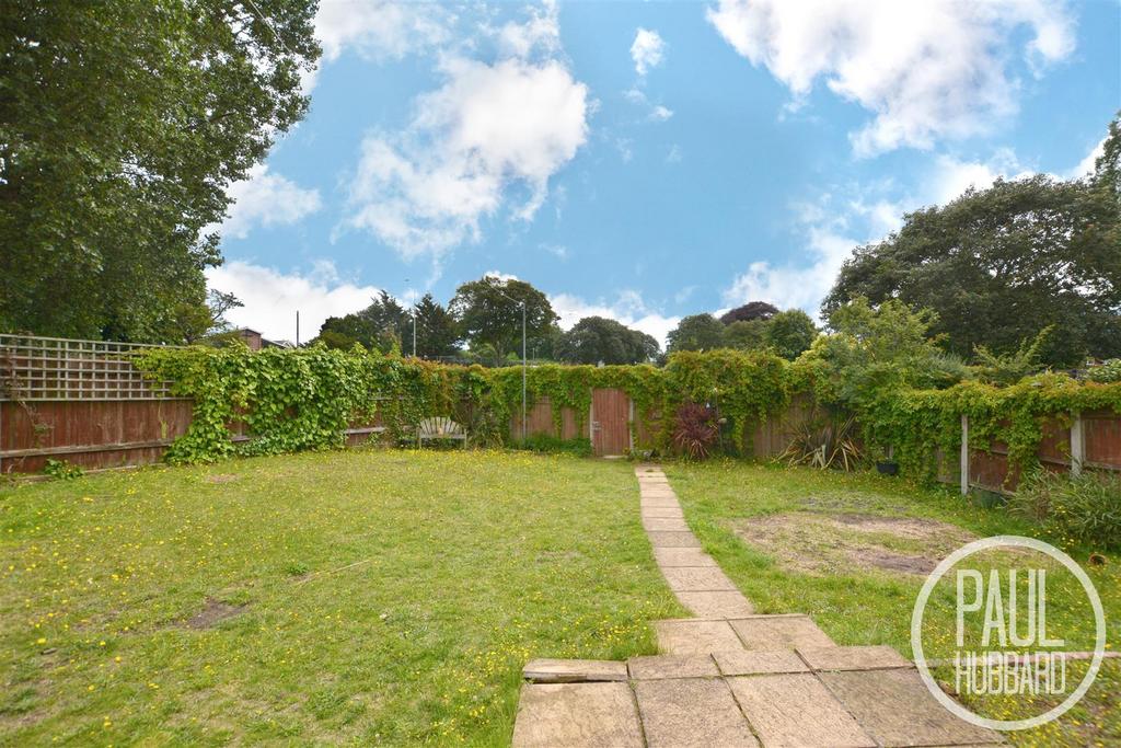 Wellington Road, Pakefield, NR33 3 bed semidetached house for sale £