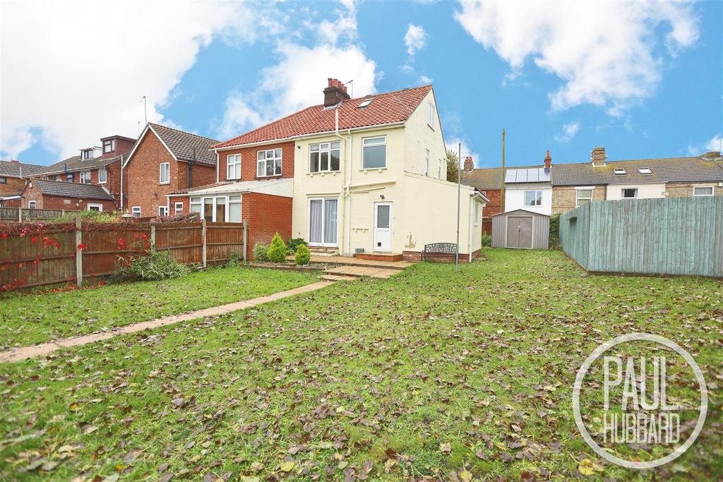 Wellington Road, Pakefield, NR33 3 bed semidetached house for sale £