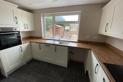 74 Heol Llanelli, Trimsaran, Kidwelly, SA17 4AG