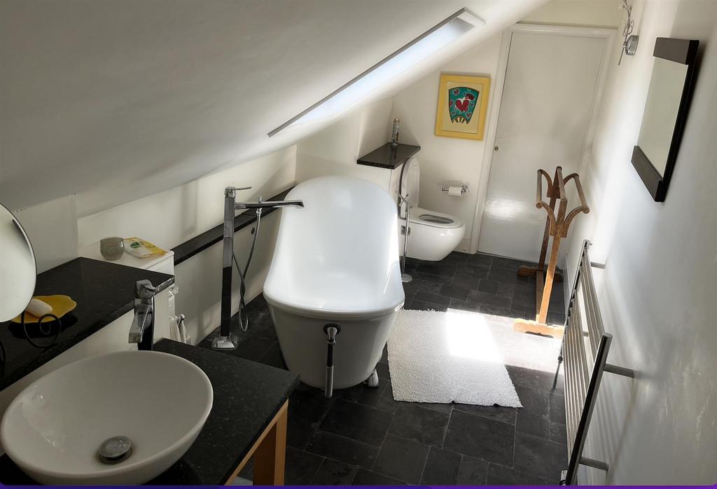 Bathroom.jpg