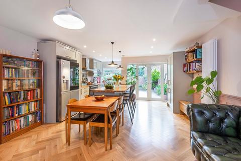 26 Gainsborough Square, Bexleyheath, DA6 8BU