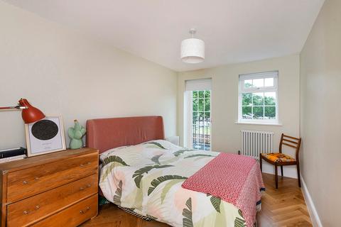 26 Gainsborough Square, Bexleyheath, DA6 8BU