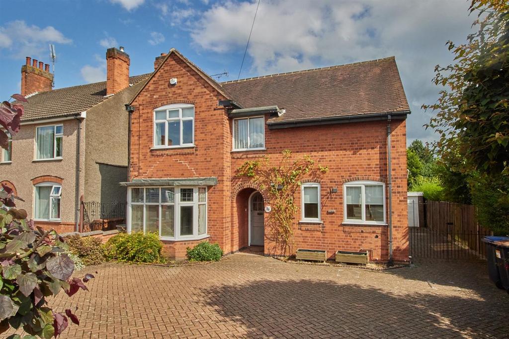 Hinckley Road, Earl Shilton 3 bed detached house for sale £400,000