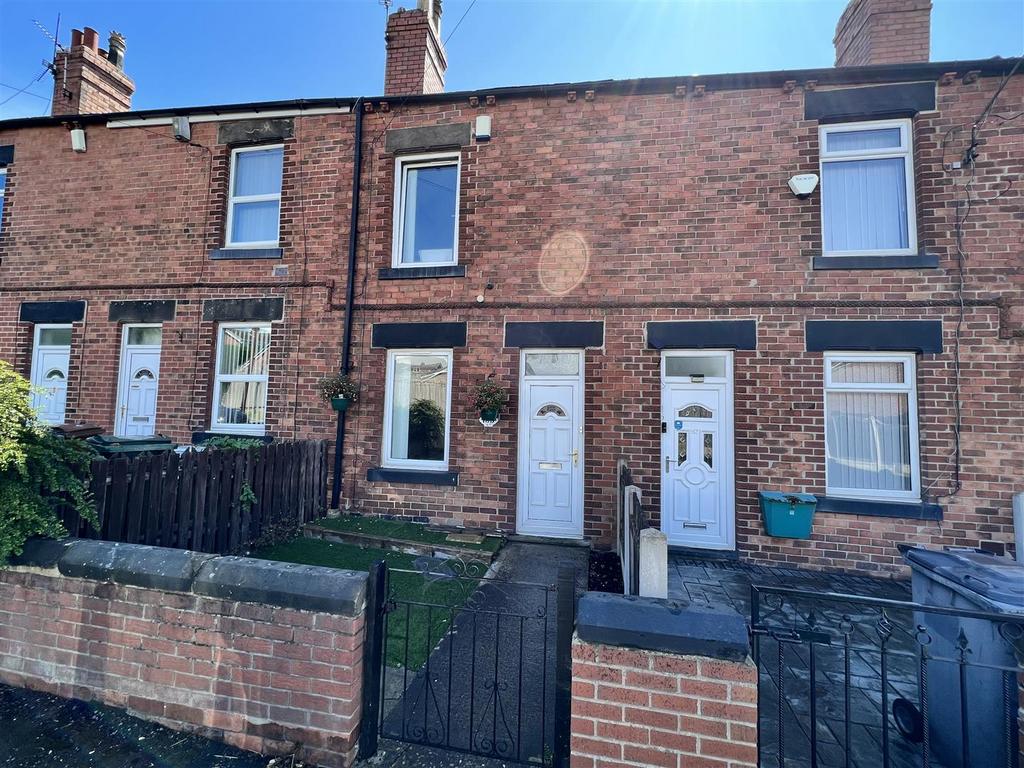 Spark Lane, Mapplewell, BARNSLEY 2 bed terraced house £140,000