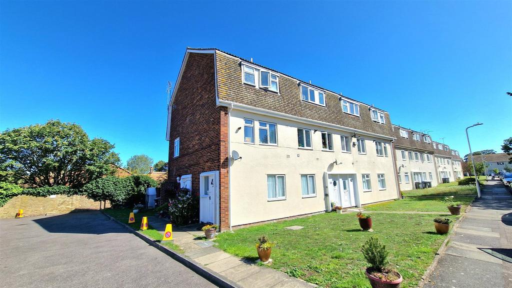 Woodford Court, Birchington, CT7 2 bed apartment for sale £199,995