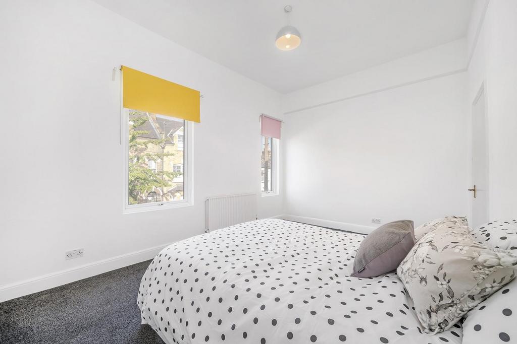 Bedroom 1 (2).JPG