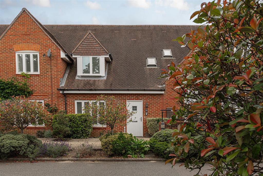 Charlwood Place, Reigate 2 bed house for sale £580,000