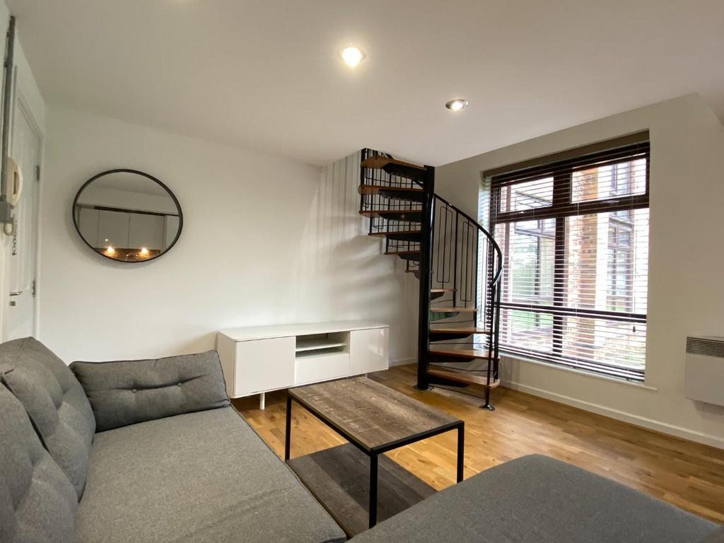 Withington Road, Manchester 1 bed duplex £850 pcm (£196 pw)