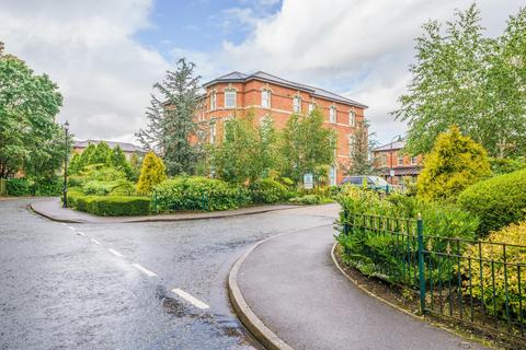 2 bedroom flat for sale - Windsor House, Knightsbridge Square, SK10 3GF