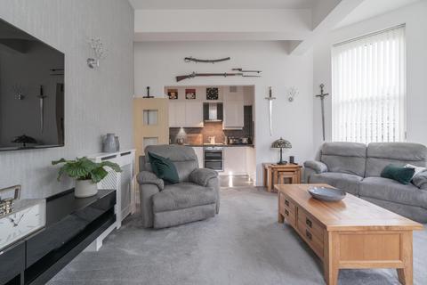 2 bedroom flat for sale - Windsor House, Knightsbridge Square, SK10 3GF