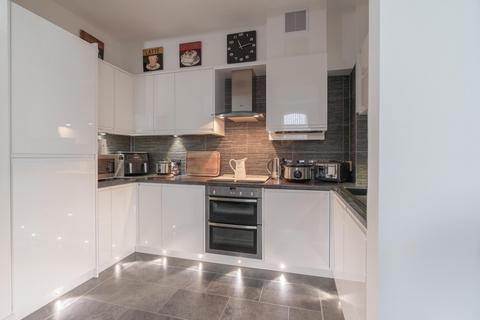 2 bedroom flat for sale - Windsor House, Knightsbridge Square, SK10 3GF