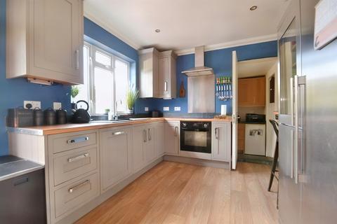 194 Kitchener Crescent, Poole, BH17 7HZ