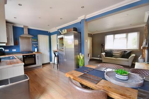194 Kitchener Crescent, Poole, BH17 7HZ