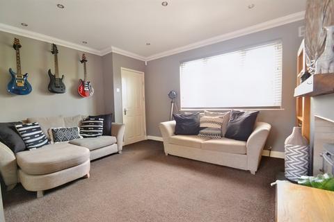 194 Kitchener Crescent, Poole, BH17 7HZ
